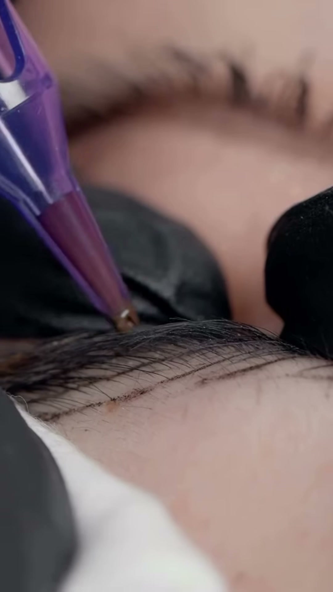 Microblading-Resultat, natürliche Härchen-Striche